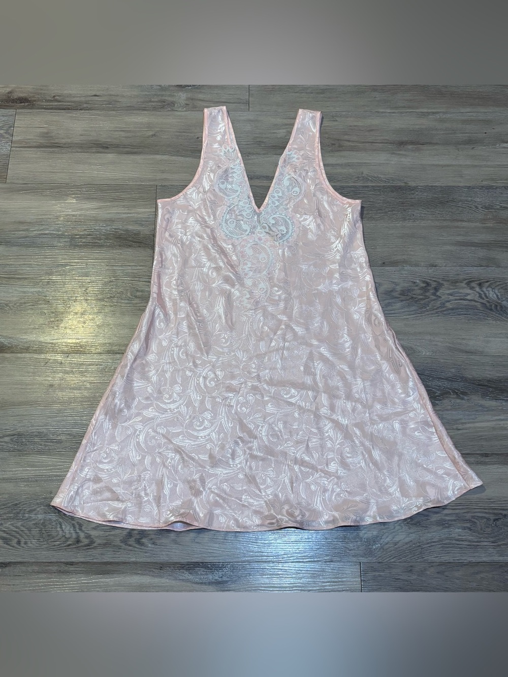 Vintage Victoria’s Secret gold tag pink paisley v neck nightie slip dress Sz M